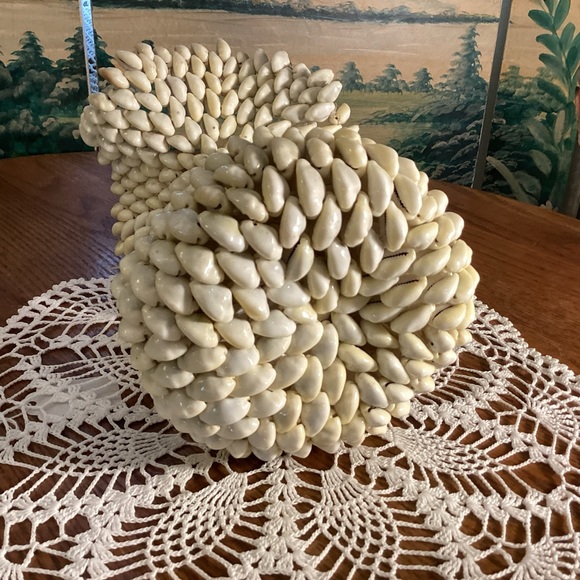 Vintage woven Cowerie sea shell Art vase - Picture 4 of 6